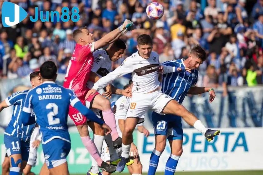 Với phong độ tốt hơn và lợi thế sân nhà, Platense nhiều khả năng sẽ giành được 3 điểm trong trận đấu này. Với phong độ tốt hơn và lợi thế sân nhà, Platense nhiều khả năng sẽ giành được 3 điểm trong trận đấu này.