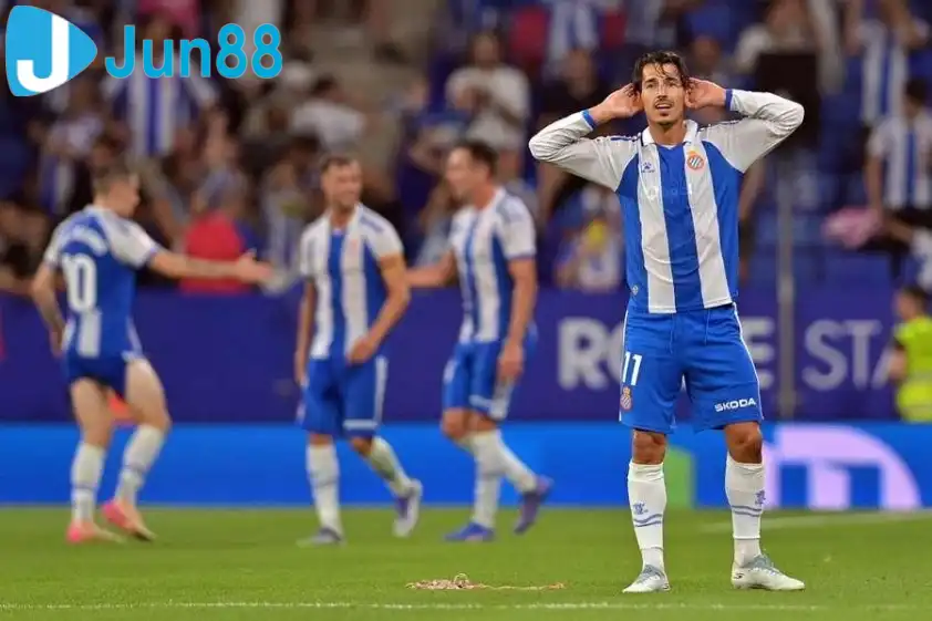 Marek được đánh giá cao hơn ở trận đấu này Marek được đánh giá cao hơn ở trận đấu này