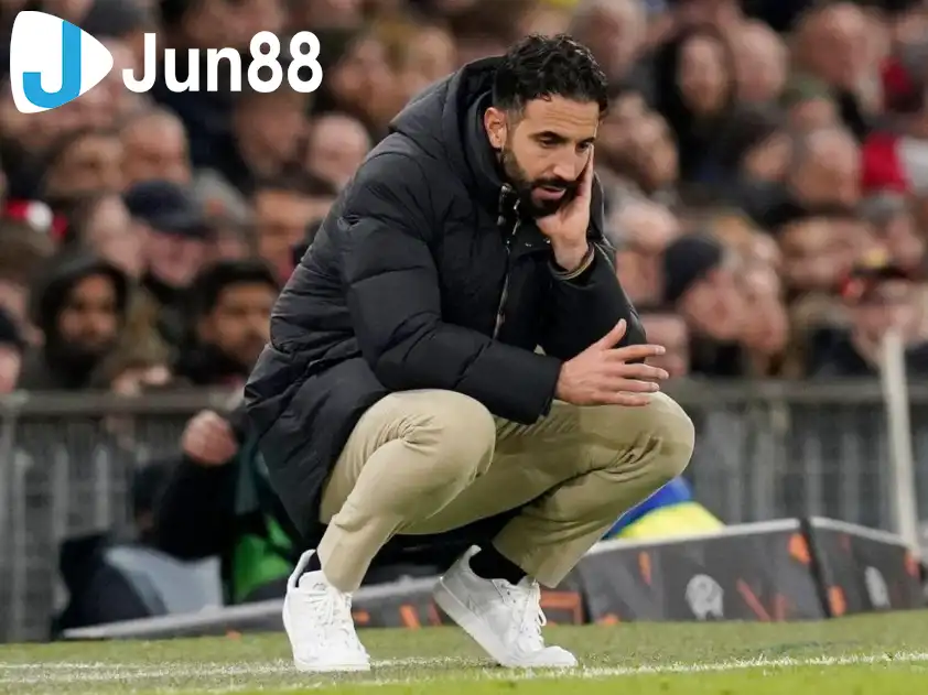 Chỉ có chiến thắng trước Chelsea mới giúp HLV Amorim trút bỏ phần nào những áp lực sau chuỗi thành tích kém ấn tượng gần đây (Ảnh: BBC) Chỉ có chiến thắng trước Chelsea mới giúp HLV Amorim trút bỏ phần nào những áp lực sau chuỗi thành tích kém ấn tượng gần đây (Ảnh: BBC)