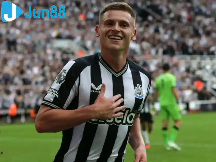 Barnes vừa lập cú đúp vào lưới Benfica ở trận đấu diễn ra vào hồi giữa tuần (Ảnh: Goal) Barnes vừa lập cú đúp vào lưới Benfica ở trận đấu diễn ra vào hồi giữa tuần (Ảnh: Goal)